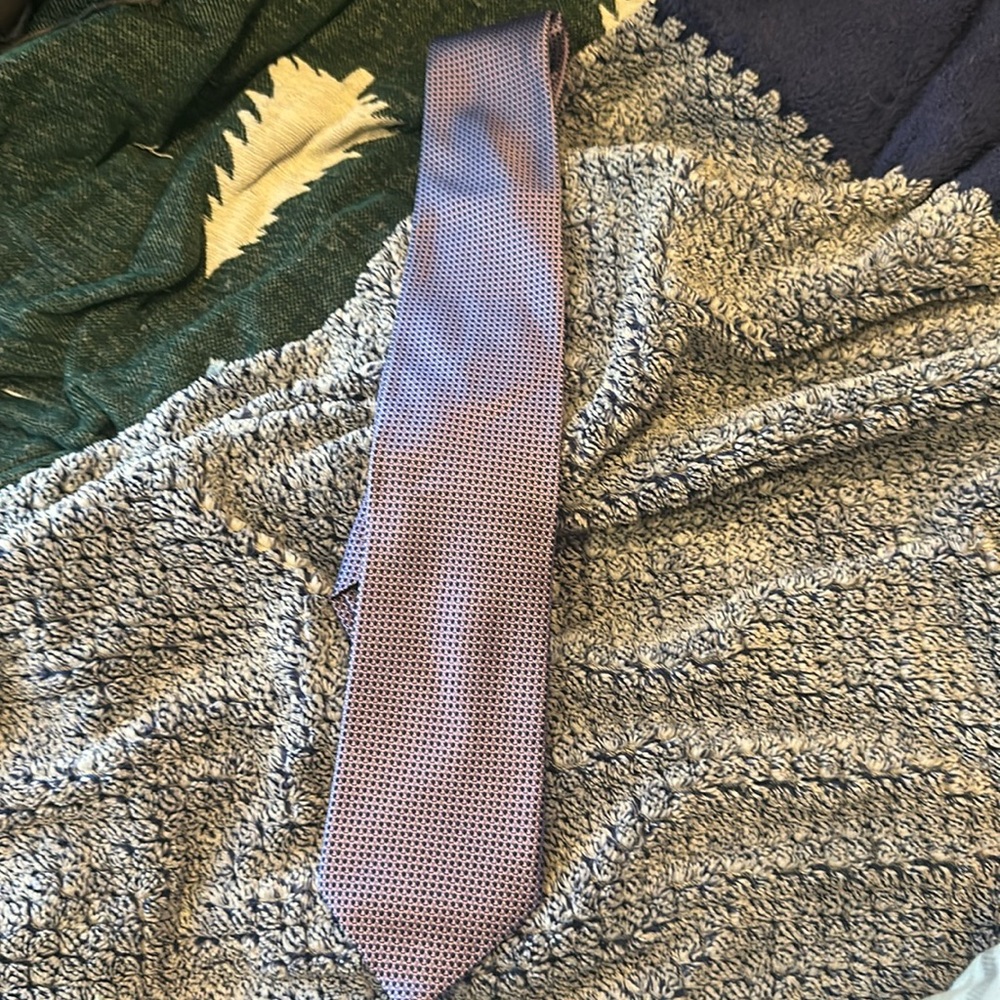 Purple tie - subtle pattern and in great condition